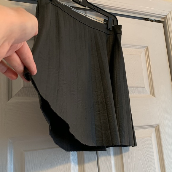 Cupcakes and Cashmere Cannes faux Leather Pleated Skirt, EUC - Picture 4 of 10